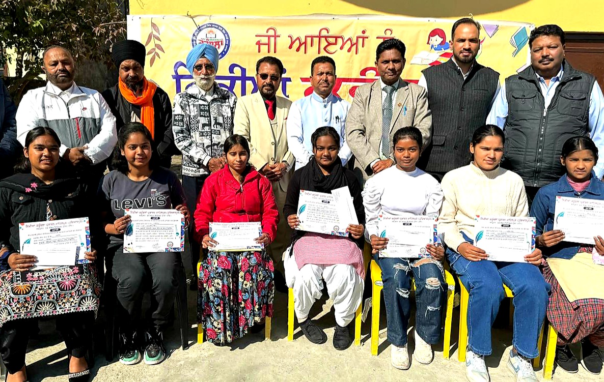 Cash prizes were distributed to the winners of the literary creation competition